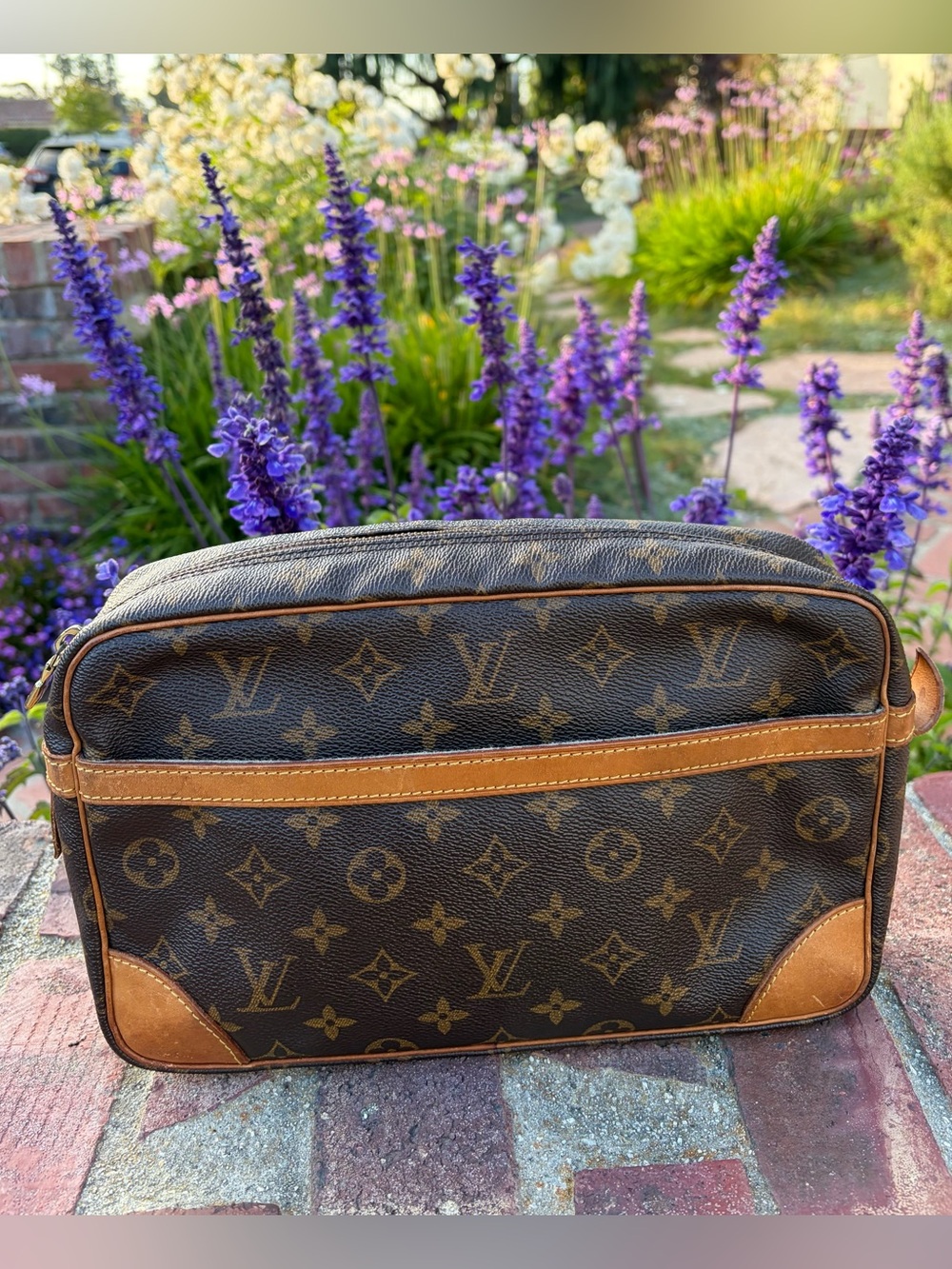 Authentic Louis Vuitton Monogram Vintage 1995 Clutch Purse Nice Shape 11”x 7”